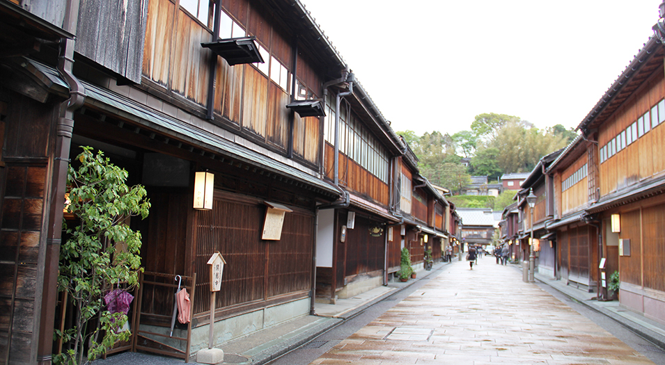 藩政時代からの歴史をもつ金沢の茶屋街。