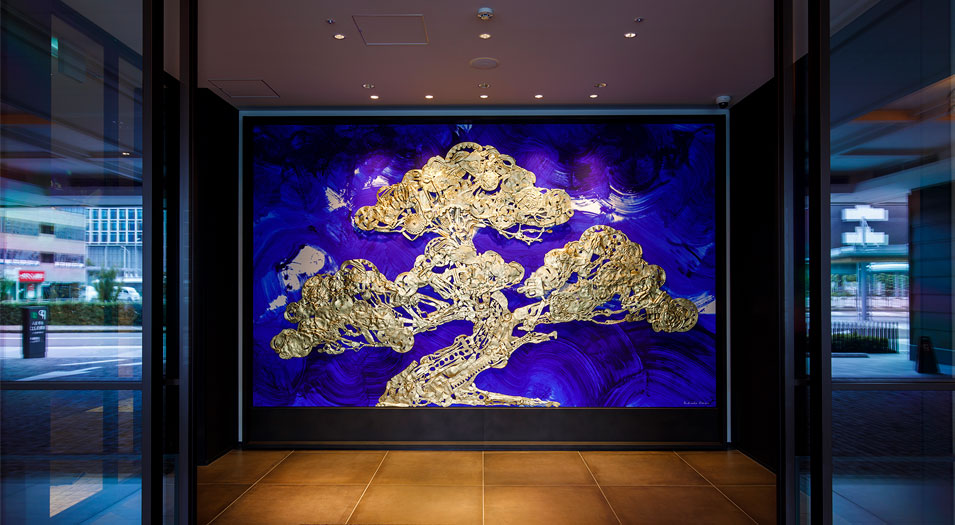 数々のアート作品に触れられる、美術館のようなホテル