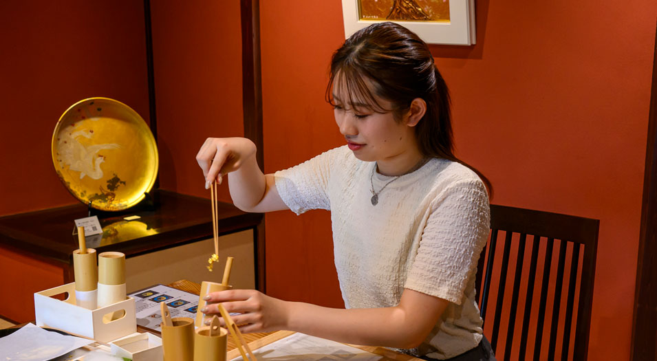 高貴な日本の美。粋なお茶屋街で～金箔工芸体験～