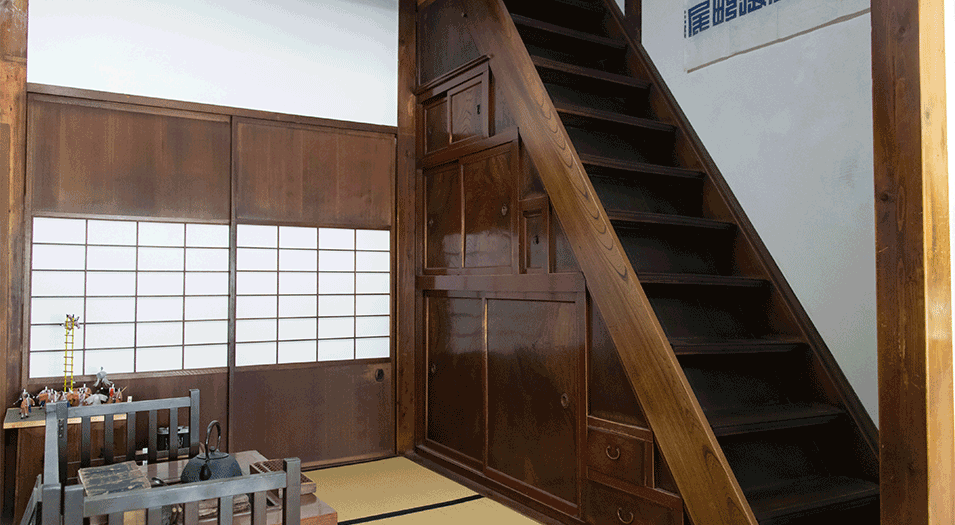 老舗文化の紹介と観光案内～尾張町老舗交流館～