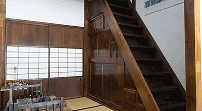 老舗文化の紹介と観光案内～尾張町老舗交流館～