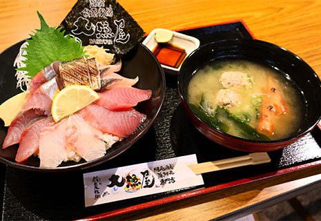 一番人気の大漁屋丼2200円